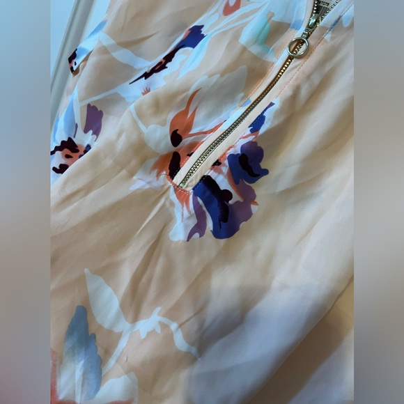 Women’s top - Picture 2 of 3